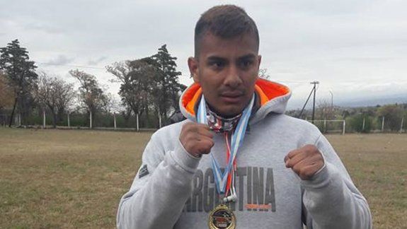El boxeador cipoleño no tiene techo y volvió a ganar un título argentino.