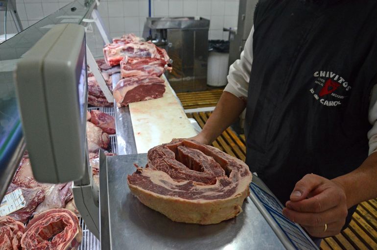 Acordaron bajar los precios en cinco cortes de carne para las Fiestas