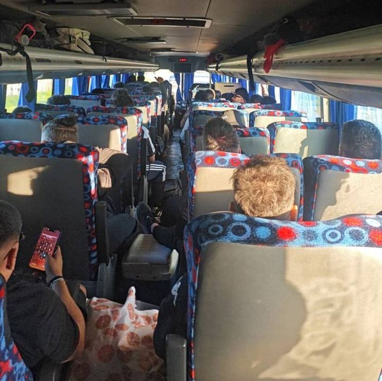 La imagen desde el interior del último micro de hinchas en partir a Córdoba. La imagen desde el interior del último micro de hinchas en partir a Córdoba.