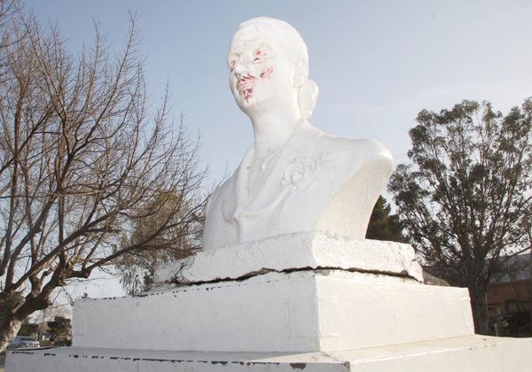 Atentaron contra un busto de Evita