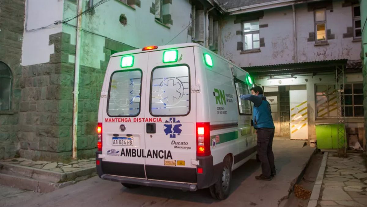 El joven fue trasladado de inmediato al hospital donde recibió asistencia médica, pero murió pese a los esfuerzos del personal sanitario.