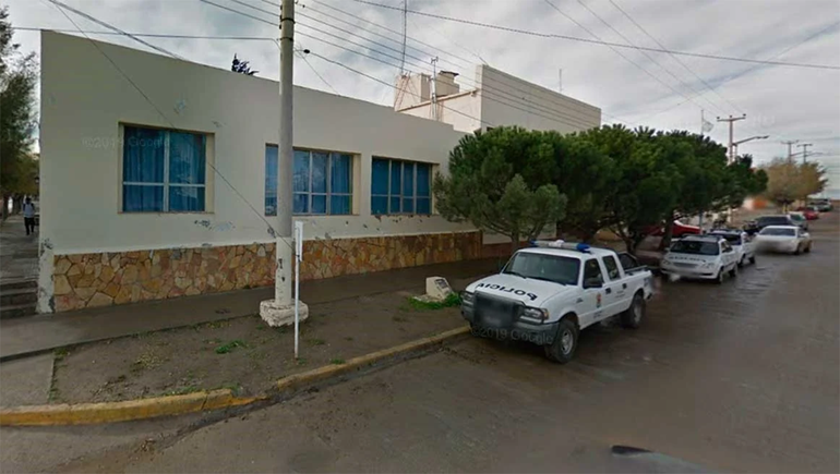 Contó que fue abusada en la escuela y su madre golpeó a la directora