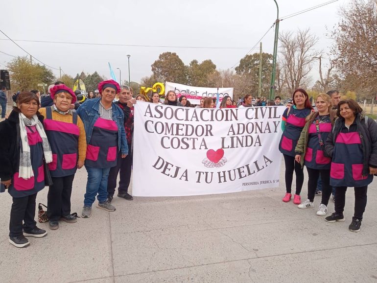 Griselda junto a las asistentes del comedor Adonai participan de eventos benéficos. Griselda junto a las asistentes del comedor Adonai participan de eventos benéficos.