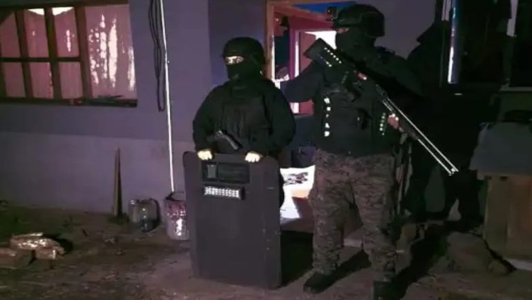 Vendían drogas a chicos de una primaria y de un colegio secundario
