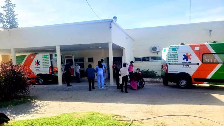 El paciente está internado en el Hospital de Roca. Foto de archivo.