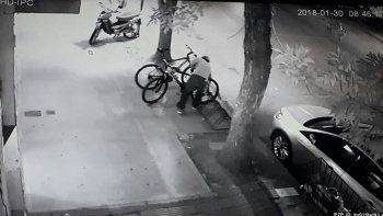 robo una bici, quedo todo grabado y lo escracharon en facebook