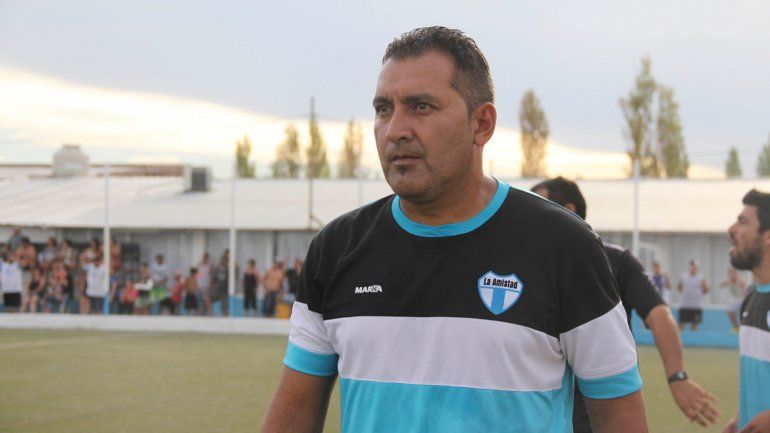 Parra volvió a sufrir con su equipo ante uno de los poderosos del grupo.