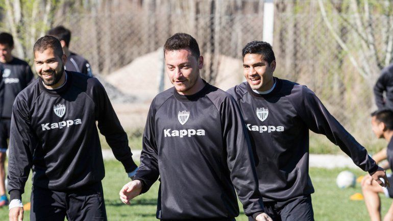 Valente empezó a trabajar con pelota hace diez días y se ilusiona con volver al equipo.