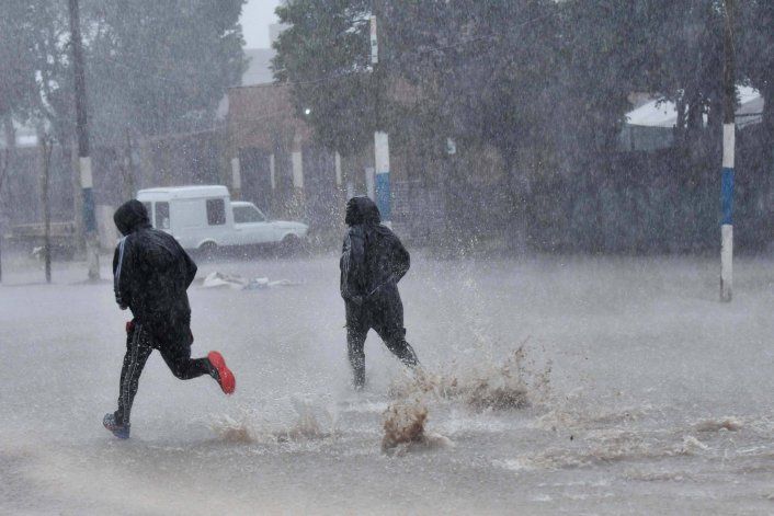 El Servicio Meteorológico Nacional reportó alerta naranja en tres provincias.