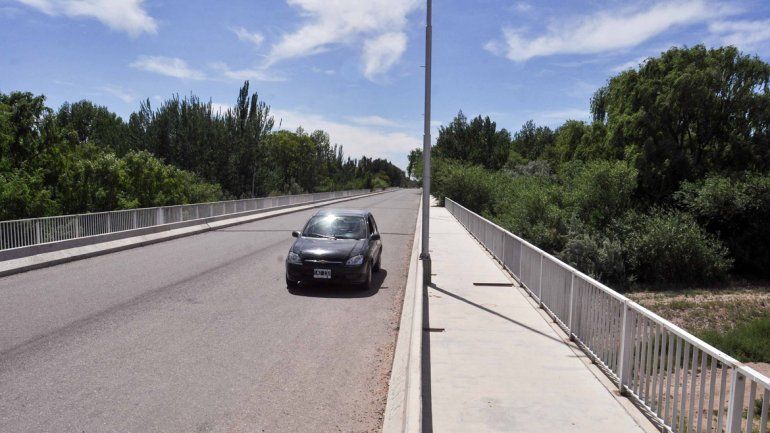 Sólo faltan los accesos y cientos de vecinos ya cruzan por el viaducto.