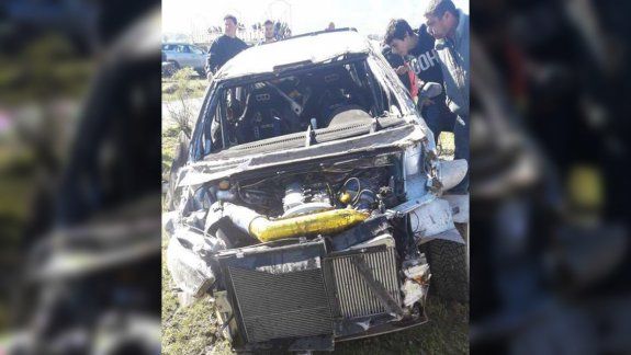 Palazo en el rally: Nalbandian volcó y su auto quedó destrozado