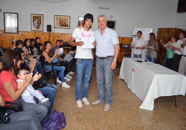 Se entregaron certificados de curso de embalador