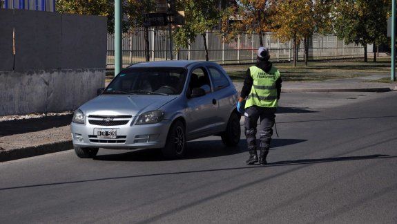 Nueve contravenciones y vehículos retenidos en Cipolletti