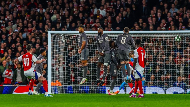Las dos joyas de tiro libre en la goleada del Arsenal sobre Real Madrid