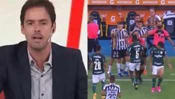 papelon de closs: confundio al autor del gol con un rival y en redes lo matan