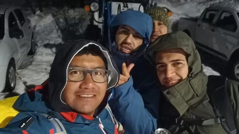 En la foto: Adrián Torres (de rojo), Franco Ramírez (de azul) y Cuchu&nbsp; Gutiérrez (de verde)