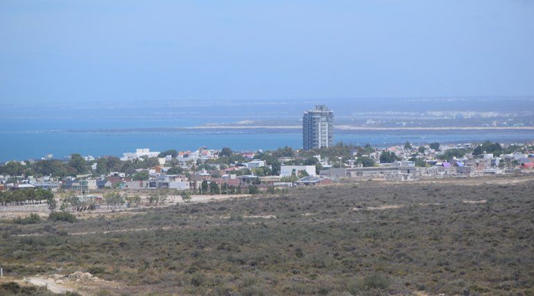 Otra jornada de intenso calor en Las Grutas. Foto desde el cerro Banderita.&nbsp;