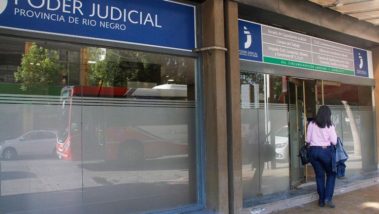 Llevaba cajas de pollo, se cayó y tienen que pagarle $622 mil