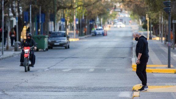 Neuquén prohíbe la circulación de los no esenciales