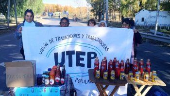 Uno de los puestitos de los manifestantes sobre la ruta 22, en el acceso bloqueado al puente. Uno de los puestitos de los manifestantes sobre la ruta 22, en el acceso bloqueado al puente.