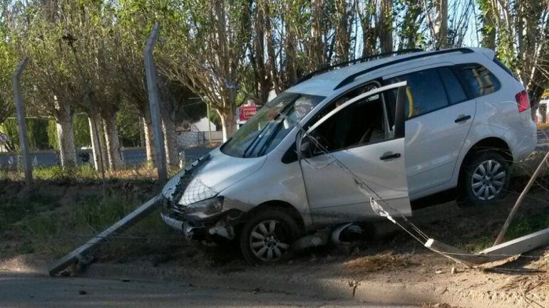 El Volkswagen se despistó en Lisandro de la Torre y colectora Cipolletti.