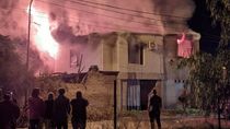 El fuego no perdonó y destruyó un hogar de Catriel. Aún no se había determinado como se iniciaron las llamas. 