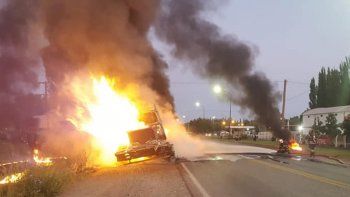 un camion se prendio fuego en medio de la ruta 22