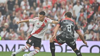 en medio de un aguacero, river gusto y goleo a barracas central en el monumental y suena con la liga profesional