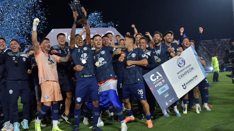 Blooper: el jugador de Independiente Rivadavia que pensó que salieron campeones cuándo terminó el partido | LMCipolletti.com Blooper: el jugador de Independiente Rivadavia que pensó que salieron campeones cuándo terminó el partido