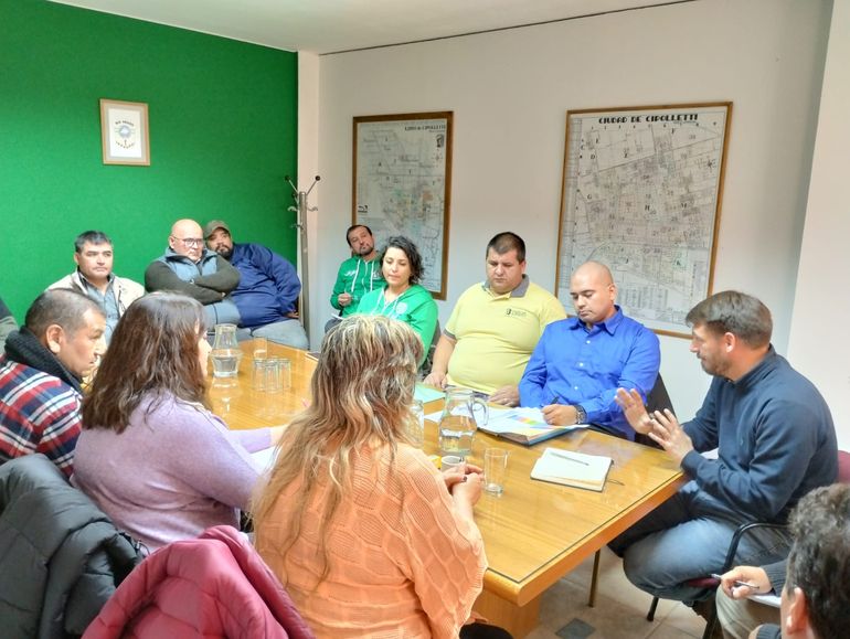 Este año, las mesas paritarias atravesaron momentos de tensiones con algunos gremios, sin embargo se finaliza el año con Este año, las mesas paritarias atravesaron momentos de tensiones con algunos gremios, sin embargo se finaliza el año con