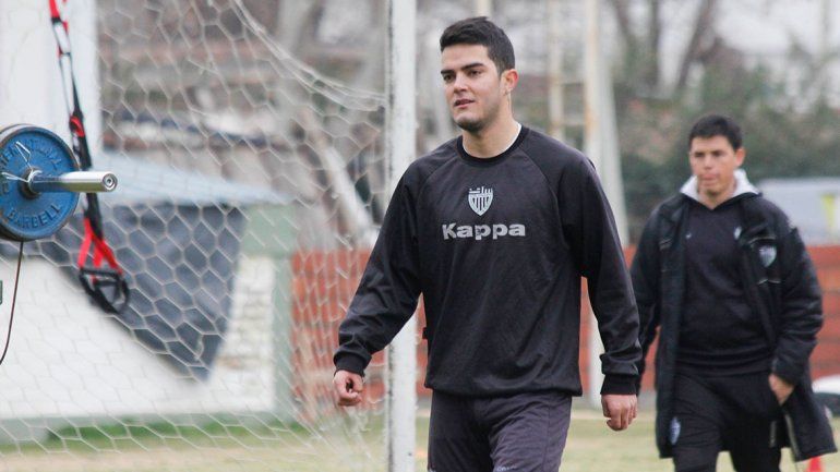 Aguirre se sumó en silencio y se va metiendo en el equipo del Albinegro.