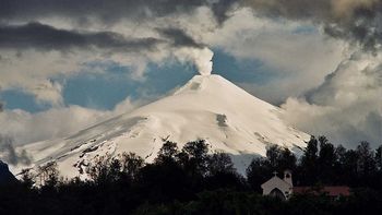 cual es el estado de alerta del volcan villarrica de chile