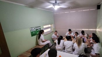 Resulta patente que las dimensiones del comedor del Hospital son muy chicas. Además, las instalaciones no disponen de las comodidades que deberían ser de rigor.