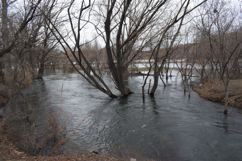 Familias ribereñas en alerta ante otra posible inundación