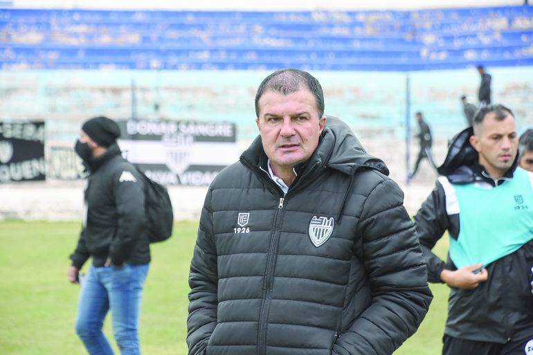 Gustavo Raggio fue DT de Cipolletti en 2021. 
