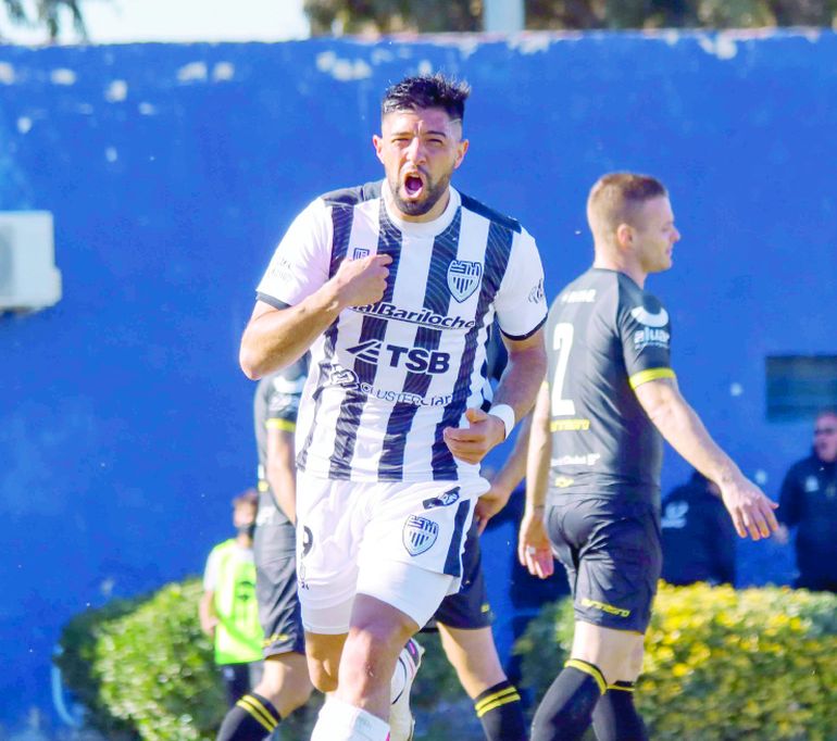 Un clásico: el festejo de Juan Pablo Zárate