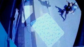 se arrojo al vacio en medio de la discusion con la pareja se arrojo al vacio en medio de la discusion con la pareja