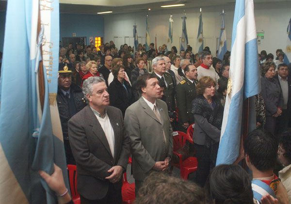 Calidez y fervor patriótico en festejos del 9 de Julio