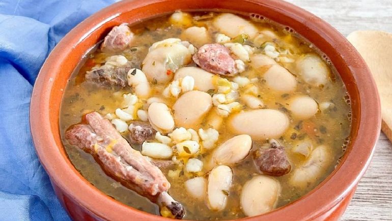 Son varias las opciones para comprar un rico locro en la ciudad.