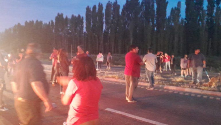 Vecinos cortaron la Ruta 22: denunciaron una estafa con terrenos