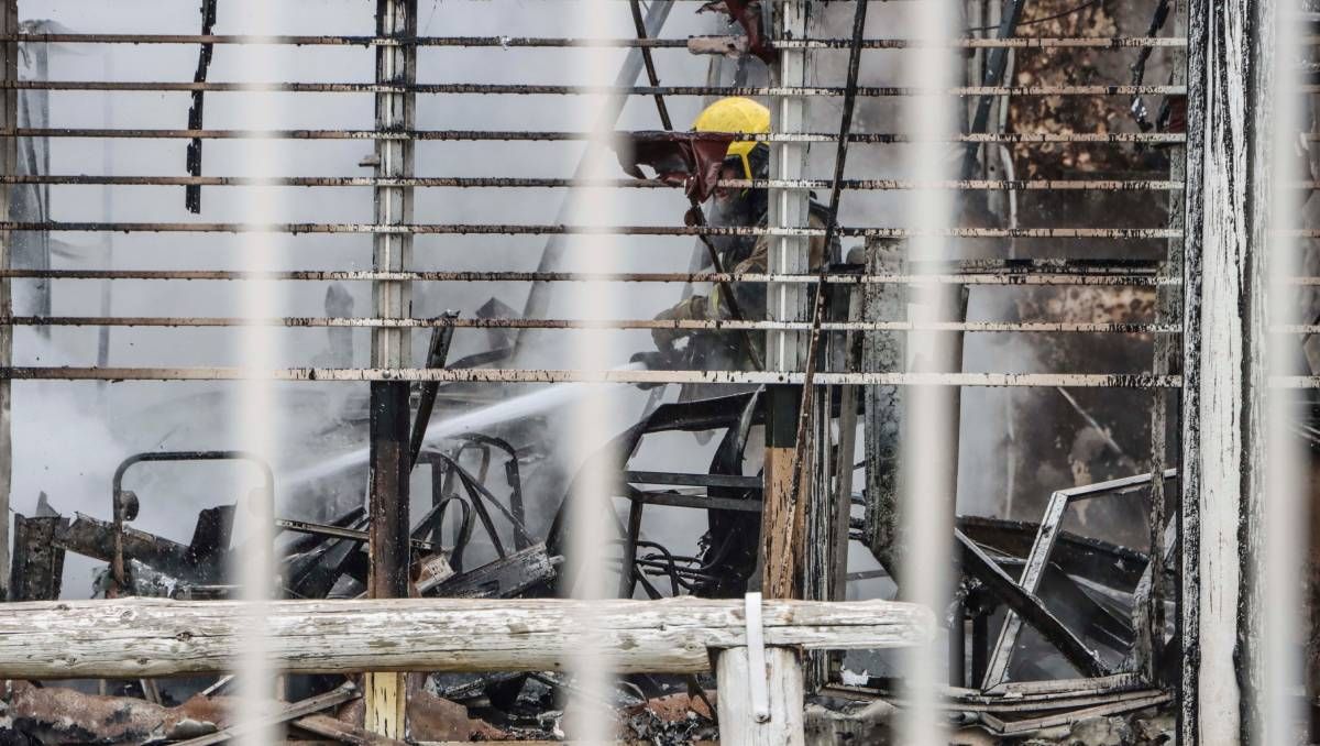 Bomberos realizará peritajes para determinar porqué se incendió el comunitario.