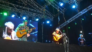 el gran gesto de los nocheros de salir a cantar en medio del dolor