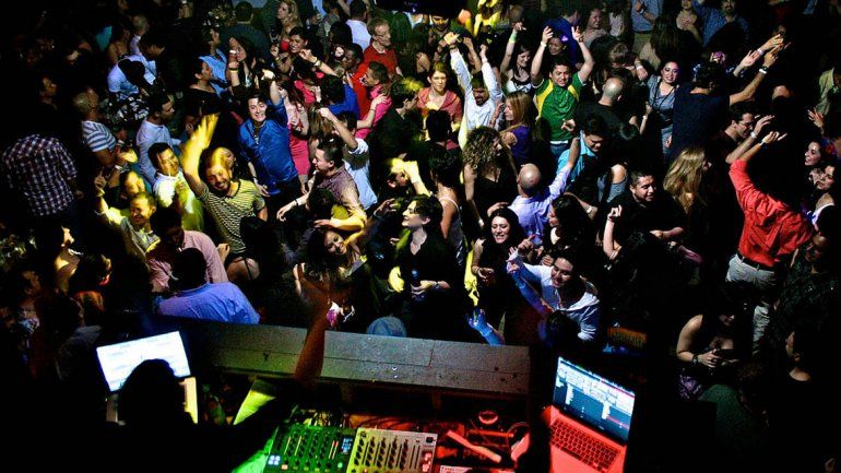 Varias ciudades neuquinas acordaron impedir el ingreso de público y cortar la venta de alcohol desde las 5