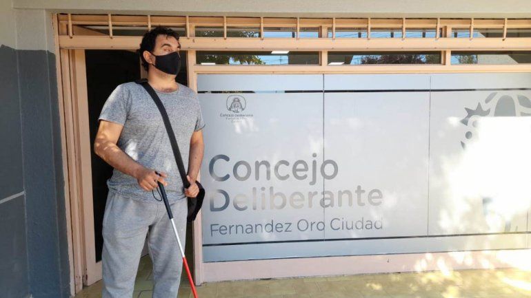 Un balazo lo dejó ciego cuando era un nene y hoy es ejemplo de superación