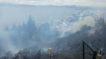 Las llamas provocaron la evaluación de los pacientes de un Centro Médico y vecinos abandonaron sus casas.&nbsp;
