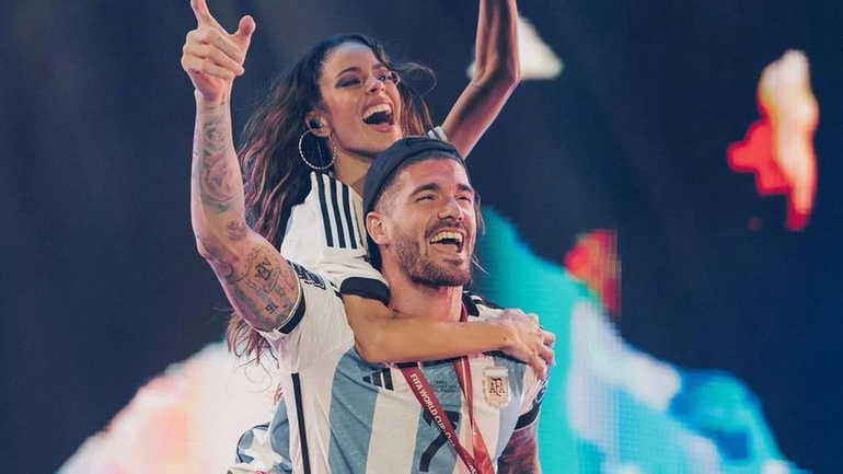 De Paul y Paredes celebraron la Copa en el show de Tini Stoessel