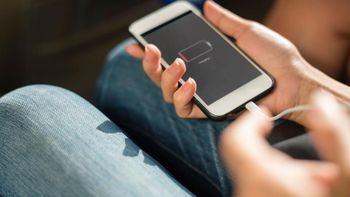 ¿tu celular se queda sin bateria en poco tiempo? los trucos para hacerla durar mas