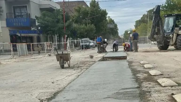 Cipolletti: el recambio cloacal en calle Fernández Oro entra en etapa final