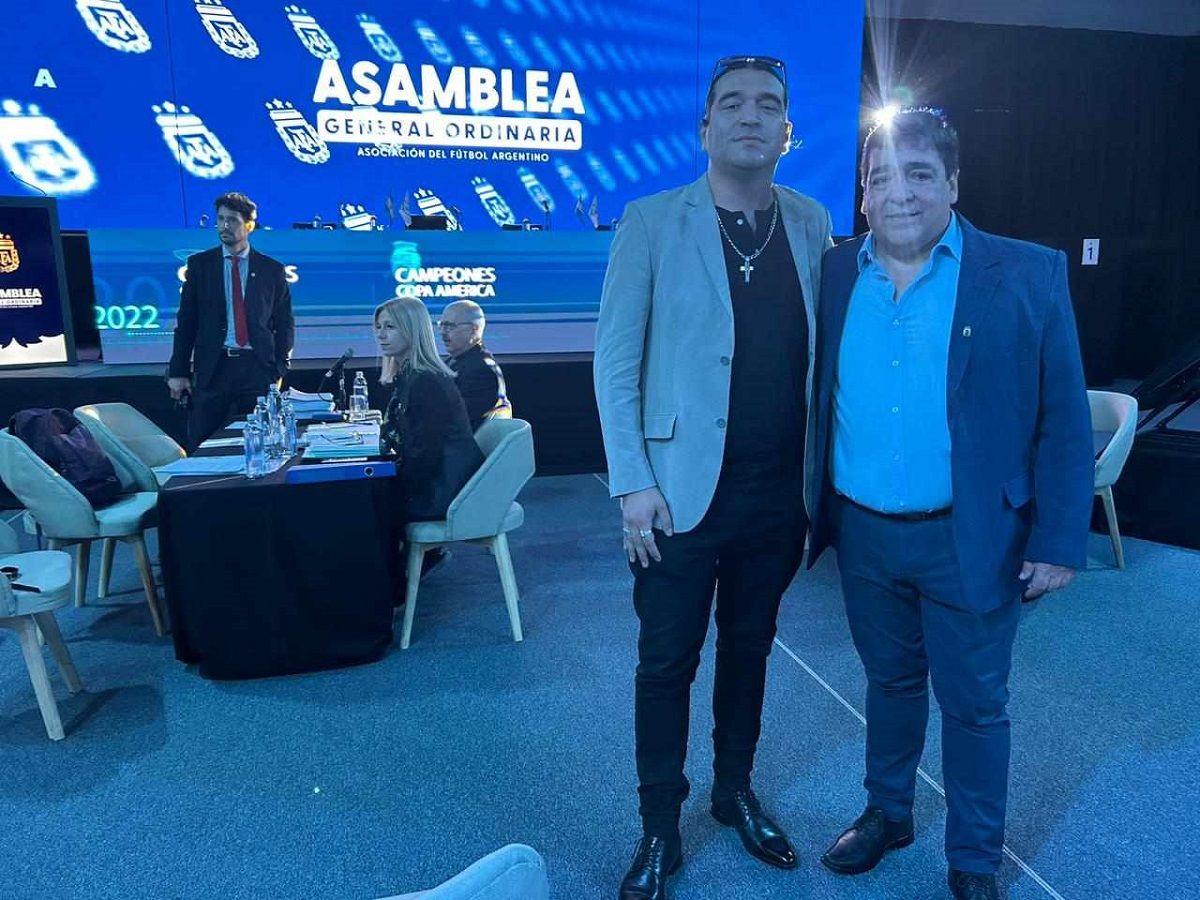 Los dirigentes de Lifune y Deportivo Rincón en la previa a la asamblea de AFA.&nbsp;