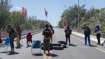 caos: organizaciones sociales retomaron el corte en los puentes caos: organizaciones sociales retomaron el corte en los puentes
